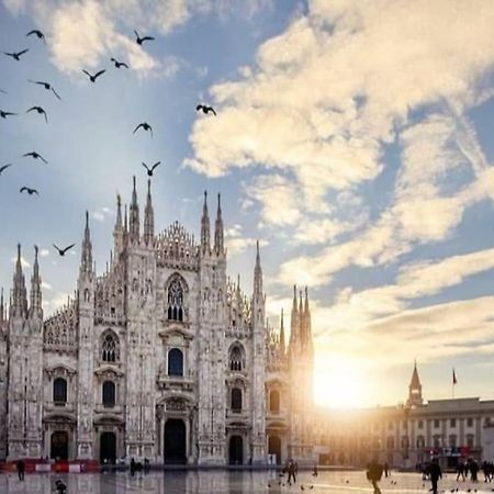 Ad Un Passo Dal Duomo Elegante Appartamento Wifi Milano Ngoại thất bức ảnh