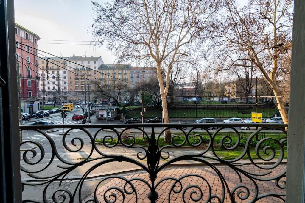 Ad Un Passo Dal Duomo Elegante Appartamento Wifi Milano Ngoại thất bức ảnh