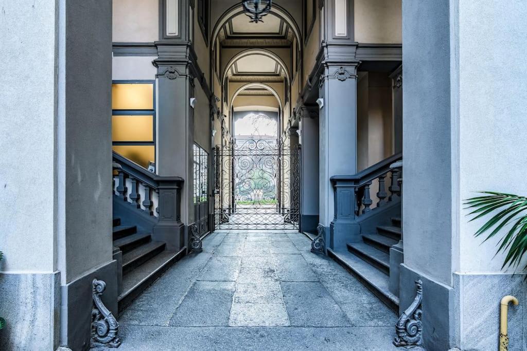 Ad Un Passo Dal Duomo Elegante Appartamento Wifi Milano Ngoại thất bức ảnh