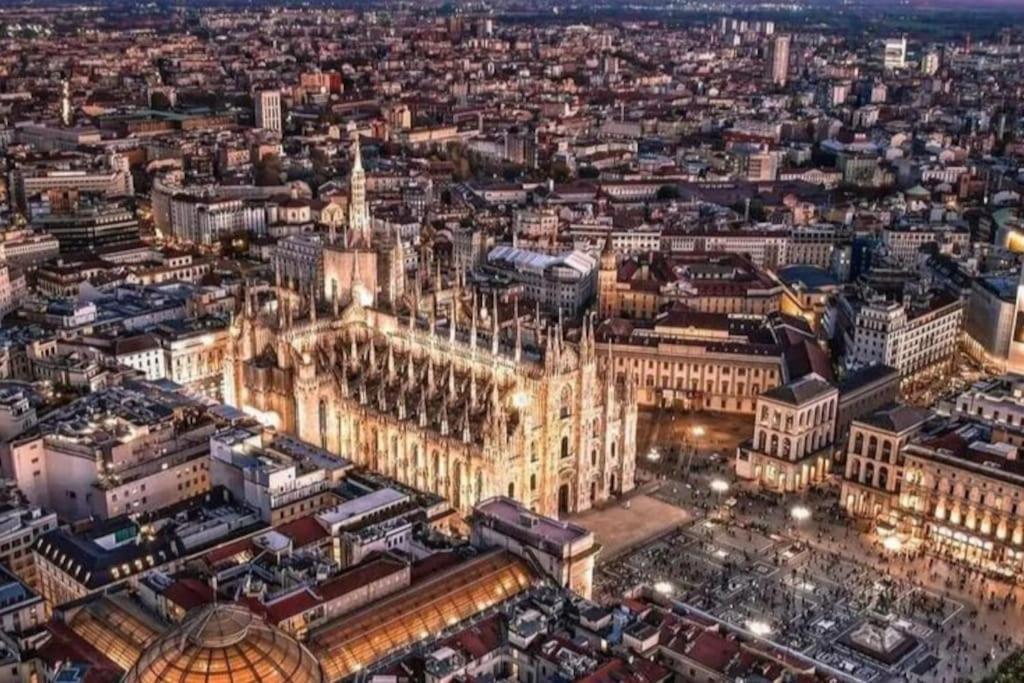Ad Un Passo Dal Duomo Elegante Appartamento Wifi Milano Ngoại thất bức ảnh